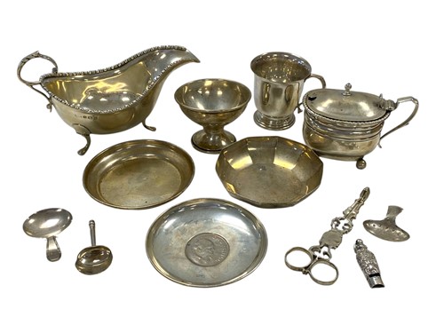 Lot 240 - A collection of silverware including a...