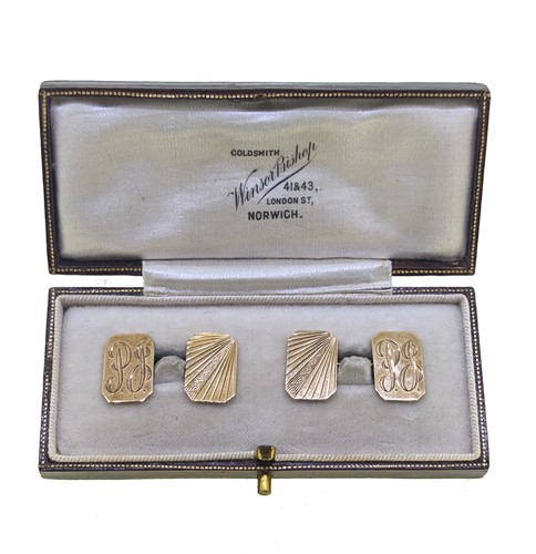 Lot 18 - A pair of 9ct gold cufflinks