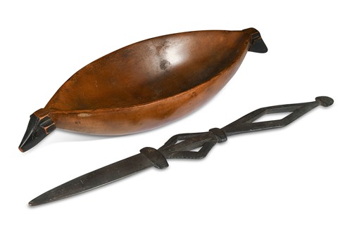 Lot 494 - A Solomon Island bowl, 20th century