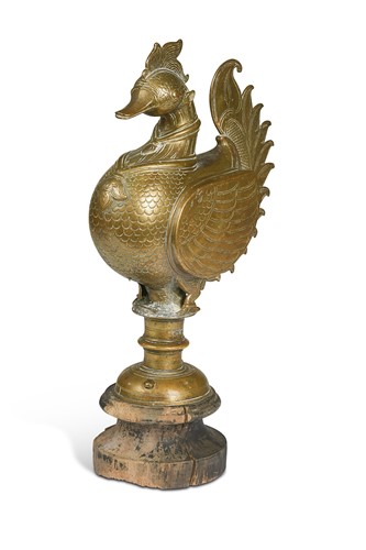 Lot 345 - An Indian Deccan bronze finial, 17th century