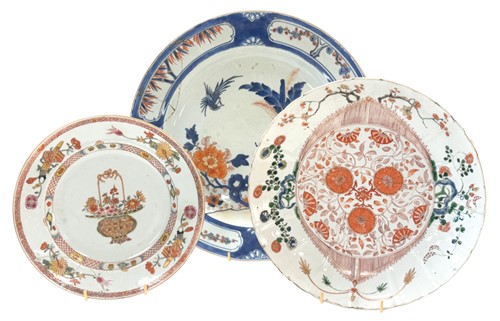 Lot 7 - A Chinese Imari shallow bowl, Kangxi Emperor