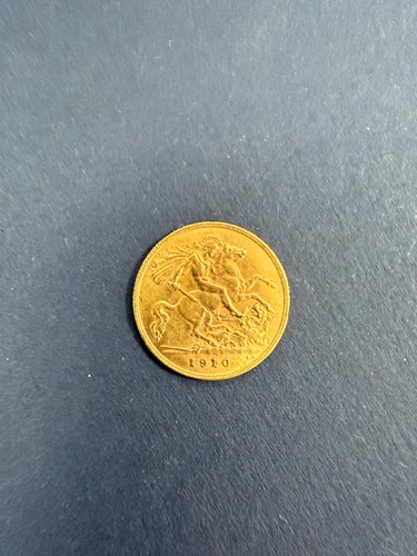 Lot 137 - A 'King's Head' half sovereign