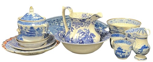 Lot 51 - A collection of blue and white wares,...