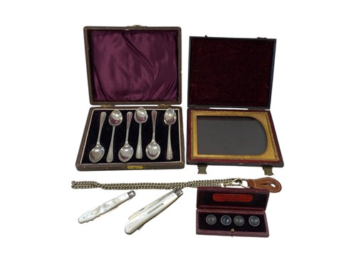 Lot 226 - Six silver coffee spoons, cased; two silver...