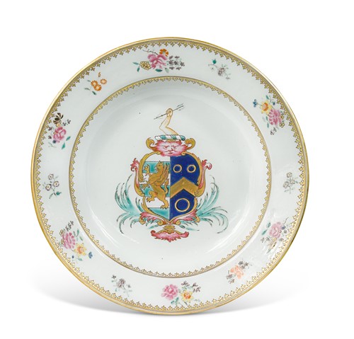 Lot 9 - A Chinese armorial export dish, Qianlong, circa 1760