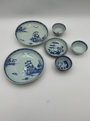 Lot 57 - A small group of 18th century chinese blue and...