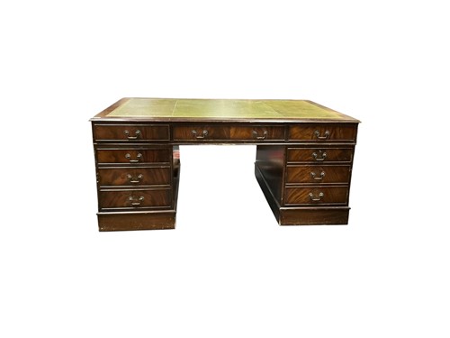 Lot 481 - A large 20th century George III style mahogany...