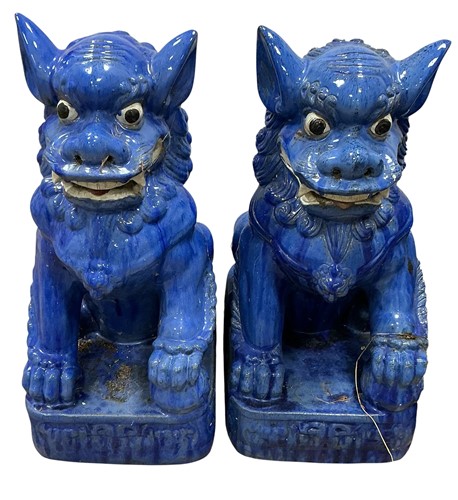 Lot 201 - A large pair of blue glazed Chinese dogs of Fo...