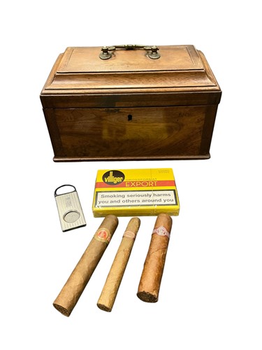 Lot 137 - A George III tea caddy, 14 x 25 x...
