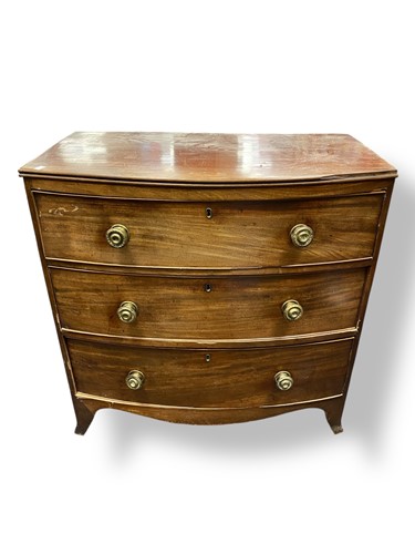 Lot 466 - A Regency mahogany squat bow front chest of...