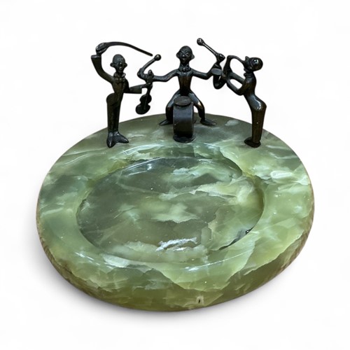 Lot 15 - An Art Deco onyx cendrier with bronze jazz...