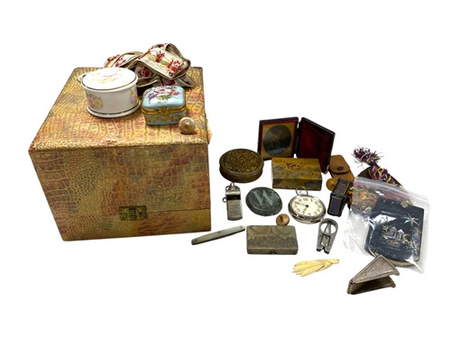 Lot 277 - an assortment of collector's items including...