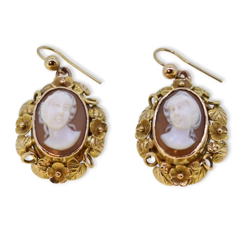 Lot 88 - A pair of cameo ear pendants
