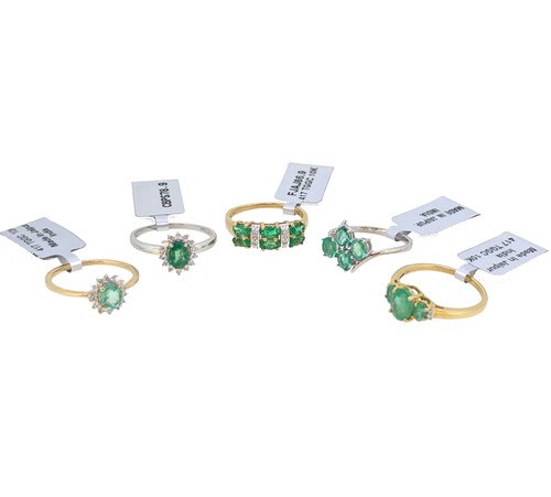 Lot 70 - Five 9ct gold emerald Gemporia rings