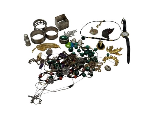 Lot 322 - Some silver napkin rings, a thimble and a pill...