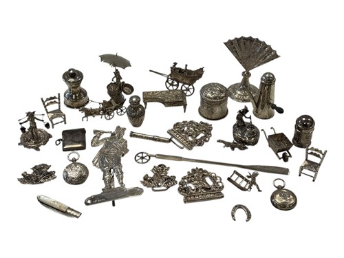 Lot 274 - A collection of silver objets including menu...