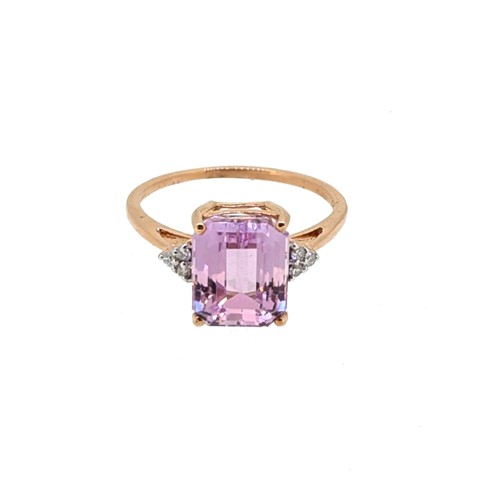 Lot 90 - A 14ct gold kunzite and diamond ring