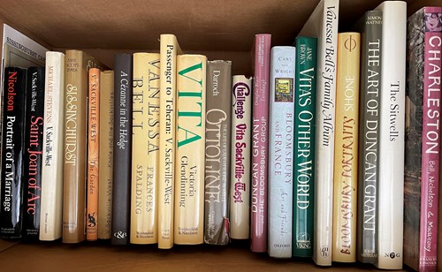 Lot 405 - BLOOMSBURY Group.