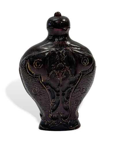 Lot 120 - A Chinese carved ox-horn carp snuff bottle,...