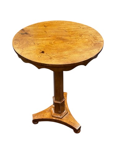 Lot 584 - A Regency occasional table 75 x 51cm