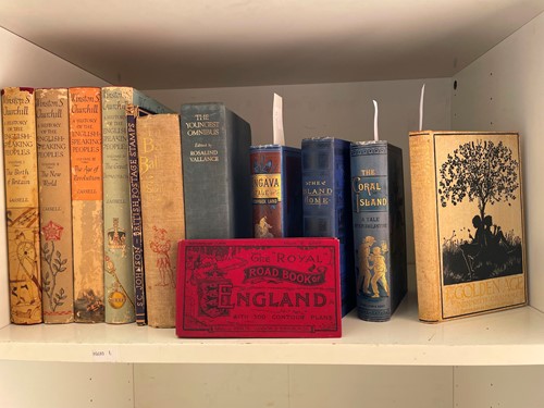 Lot 195 - Children's.