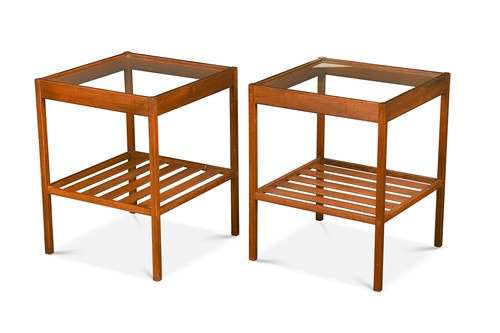 Lot 434 - A pair of contemporary hardwood lamp tables