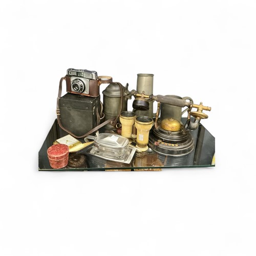 Lot 236 - Cameras and optical instruments to include Box...