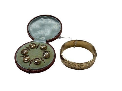 Lot 316 - A cased set of dress studs, tested as base...