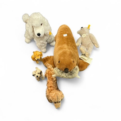 Lot 133 - Modern Steiff soft toys to include dachshund...