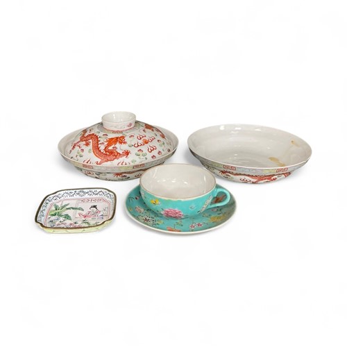Lot 22 - A Collection Of Five 20th Century Chinese Ceramics