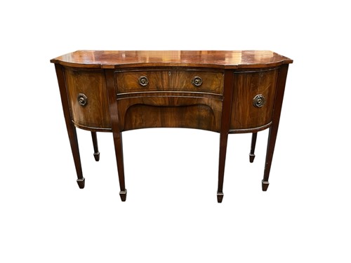 Lot 516 - A Regency style mahogany sideboard, with...