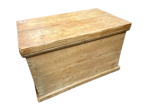 Lot 622 - A pine blanket box, circa 1900. 52 x 80 x 48cm