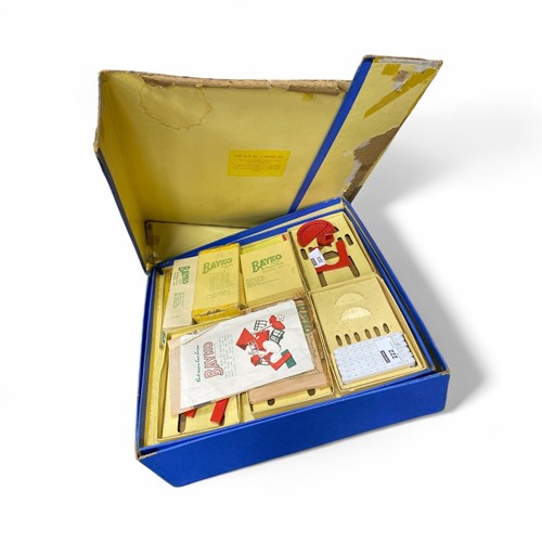 Lot 222 - A Bayko building set