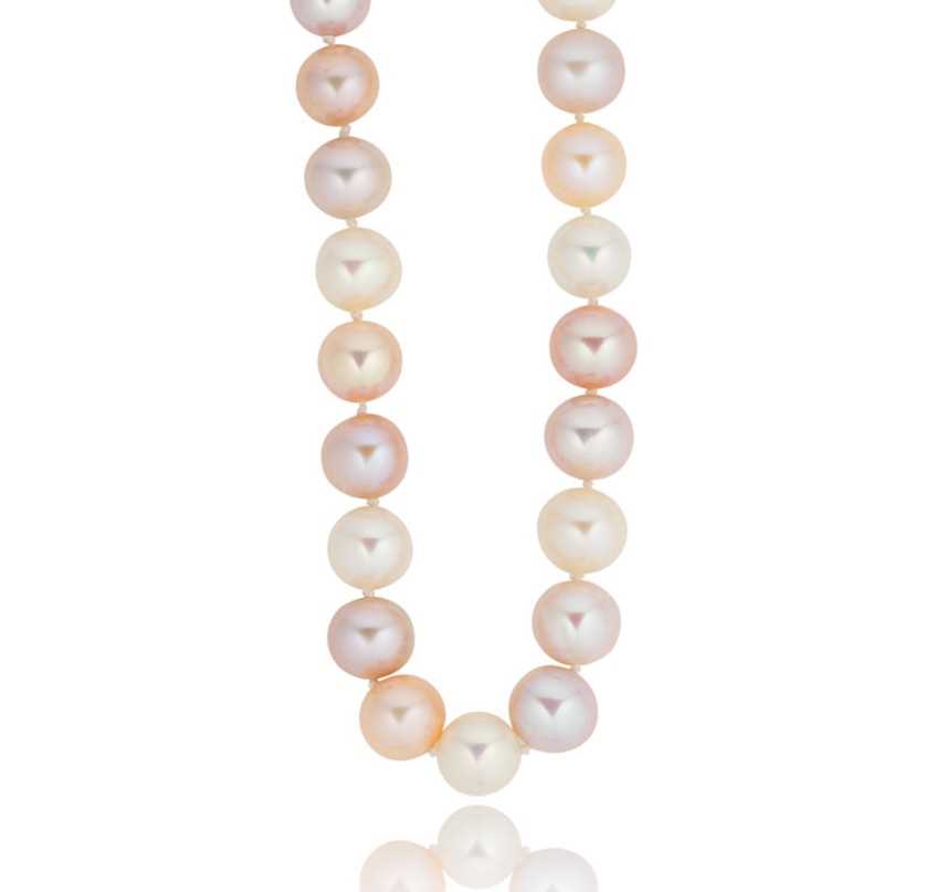 Lot 9 - A cultured freshwater pearl necklace