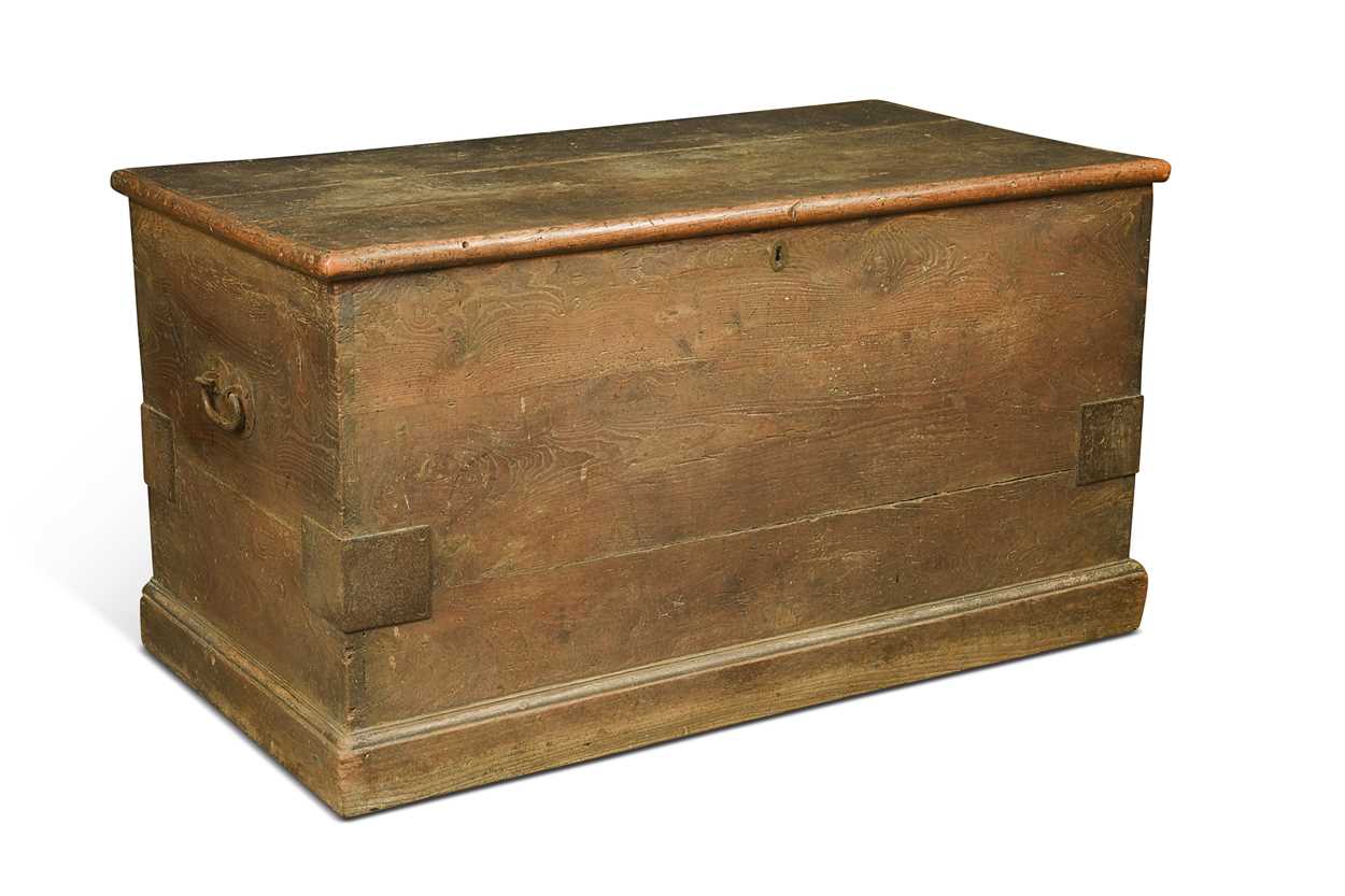 Lot 450 - A capacious elm lidded chest, circa 1800,