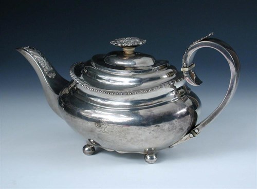 Lot 398 - A George IV silver teapot