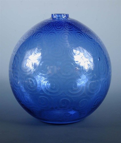 Lot 489A - Attributed to Bengt Edenfalk for Skruf, A Thalatta style vase, circa 1950