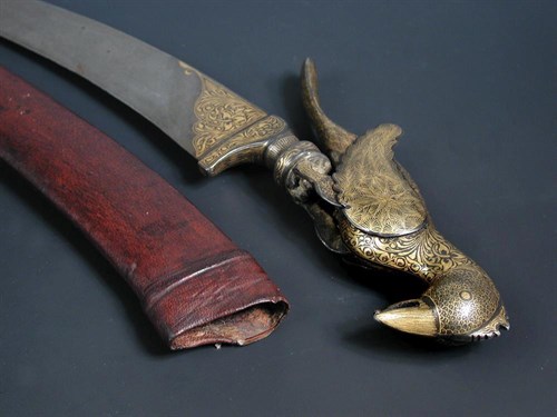 Lot 750 - An Indian jambiya