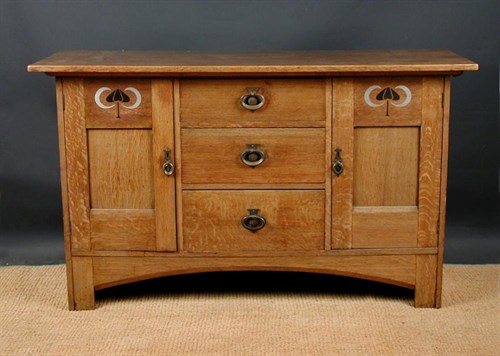 Lot 530 - An Arts & Crafts oak sideboard