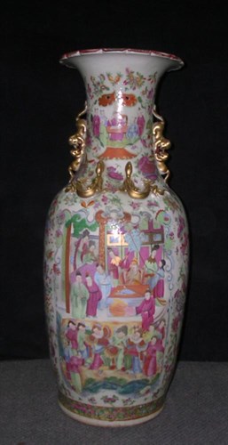 Lot 142 - A 19th century Canton vase