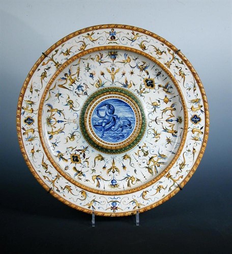 Lot 104 - A late 19th/early 20th century Cantagalli maiolica charger