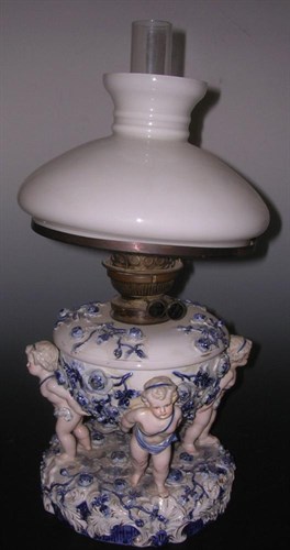 Lot 112 - An early 20th century Plaue on Havel oil lamp