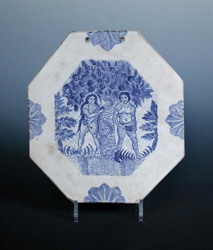 Lot 117 - A late 19th/early 20th century blue and white pottery pill slab