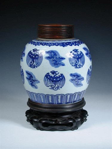 Lot 148 - A Chinese blue and white jar, period of Kangxi