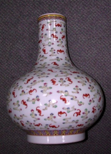 Lot 151 - A 20th century Chinese bottle vase
