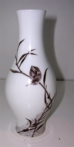 Lot 154 - A 20th century Chinese vase