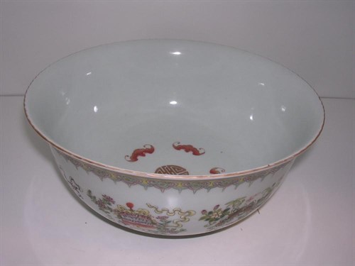 Lot 157 - A 20th century Chinese famille rose bowl