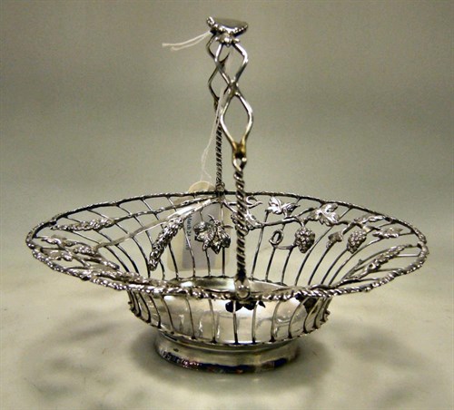 Lot 432 - A small George III silver wirework basket