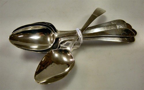 Lot 458 - A matched set of nine Irish point end silver teaspoons
