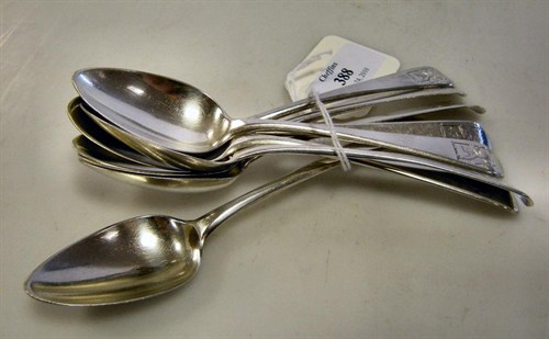 Lot 388 - A set of eight George III Old English pattern teaspoons